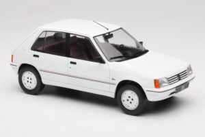 Peugeot 205 Valge MCG 1:18 MCG18493 Metall - pilt 4/6