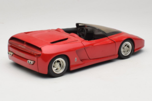 Pininfarina Mythos Punane Revell 1:18 8806 Metall - pilt 3/8