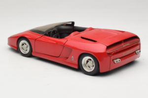 Pininfarina Mythos Punane Revell 1:18 8806 Metall - pilt 7/8