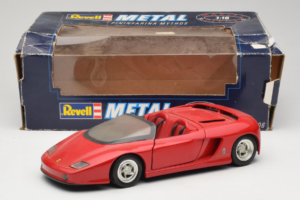 Pininfarina Mythos Punane Revell 1:18 8806 Metall - pilt 8/8