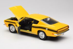 Plymouth Barracuda Kollane Road Legends 1:18 92178 Metall - pilt 5/8