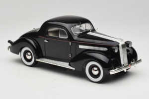 Pontiac Deluxe Must Signature Models 1:18 18106 Metall - pilt 6/8