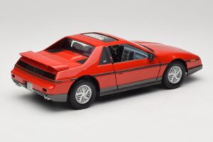 Pontiac Fiero GT Punane Road Signature 1:18 92588 Metall - pilt 3/8