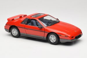 Pontiac Fiero GT Punane Road Signature 1:18 92588 Metall - pilt 6/8