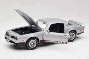 Pontiac Firebird Formula Hõbedane ERTL 1:18 33514 Metall - pilt 2/8