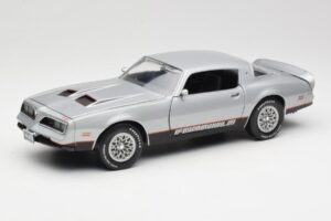 Pontiac Firebird Formula Hõbedane ERTL 1:18 33514 Metall