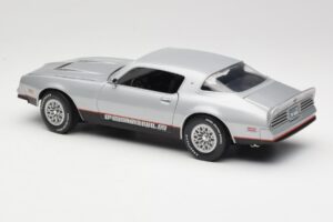 Pontiac Firebird Formula Hõbedane ERTL 1:18 33514 Metall - pilt 7/8
