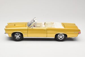 Pontiac GTO Hurst Edition Kuldne Maisto 1:18 531884 Metall - pilt 4/8