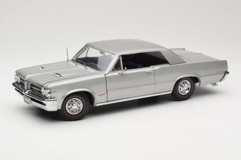 Pontiac GTO Hõbedane Sun Star 1:18 1821 Metall