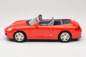 Porsche 911 996 Kabriolett Punane Mira 1:18 06930 Metall - pilt 4/8