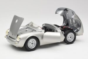 Porsche 550 A Spyder Hõbe Maisto 1:18 50314 Metall - pilt 2/8