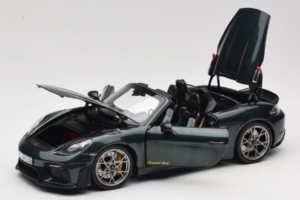 Porsche 718 Spyder RS Weissach Pack Forest Green Norev 1:18 187272 Metall - pilt 2/8