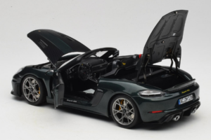 Porsche 718 Spyder RS Weissach Pack Forest Green Norev 1:18 187272 Metall - pilt 5/8