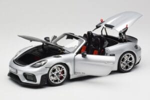 Porsche 718 Spyder RS Weissach Pack GT-Silver Metallic Norev 1:18 187270 Metall - pilt 2/8
