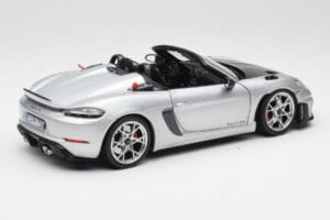 Porsche 718 Spyder RS Weissach Pack GT-Silver Metallic Norev 1:18 187270 Metall - pilt 3/8