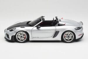 Porsche 718 Spyder RS Weissach Pack GT-Silver Metallic Norev 1:18 187270 Metall - pilt 4/8