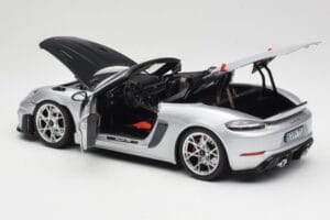 Porsche 718 Spyder RS Weissach Pack GT-Silver Metallic Norev 1:18 187270 Metall - pilt 5/8