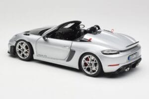 Porsche 718 Spyder RS Weissach Pack GT-Silver Metallic Norev 1:18 187270 Metall - pilt 7/8