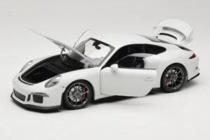 Porsche 911 991 GT3 Valge Hõbedaste Velgedega Minichamps 1:18 113062721 Metall - pilt 2/8