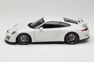 Porsche 911 991 GT3 Valge Hõbedaste Velgedega Minichamps 1:18 113062721 Metall - pilt 4/8
