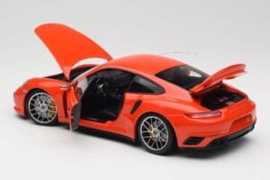 Porsche 911 991 Turbo S Lava Orange Minichamps 1:18 110067120 Metall - pilt 5/8