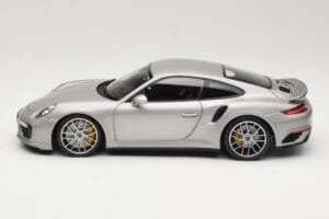Porsche 911 991 Turbo S Hõbedane Minichamps 1:18 113067126 Metall - pilt 4/8