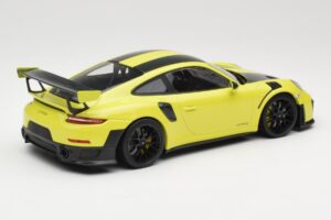 Porsche 911 GT2 RS 991.2 Weissach Package Roheline Mustad Veljed Minichamps 1:18 155068300-1 Metall - pilt 2/6