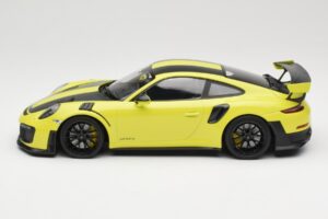 Porsche 911 GT2 RS 991.2 Weissach Package Roheline Mustad Veljed Minichamps 1:18 155068300-1 Metall - pilt 3/6