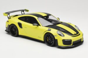 Porsche 911 GT2 RS 991.2 Weissach Package Roheline Mustad Veljed Minichamps 1:18 155068300-1 Metall - pilt 4/6