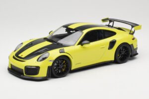 Porsche 911 GT2 RS 991.2 Weissach Package Roheline Mustad Veljed Minichamps 1:18 155068300-1 Metall