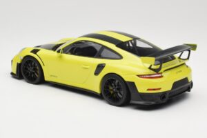 Porsche 911 GT2 RS 991.2 Weissach Package Roheline Mustad Veljed Minichamps 1:18 155068300-1 Metall - pilt 5/6