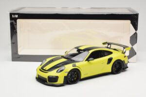 Porsche 911 GT2 RS 991.2 Weissach Package Roheline Mustad Veljed Minichamps 1:18 155068300-1 Metall - pilt 6/6