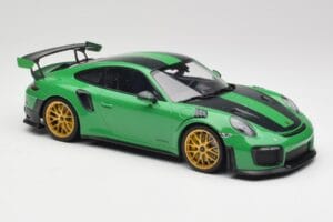 Porsche 911 991.2 GT2 RS Weissach Package British Racing Roheline & Kuldsed Rattad Minichamps 1:18 153068318 Metall - pilt 4/6