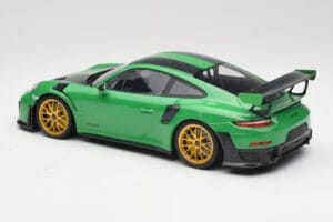 Porsche 911 991.2 GT2 RS Weissach Package British Racing Roheline & Kuldsed Rattad Minichamps 1:18 153068318 Metall - pilt 5/6