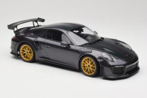 Porsche 911 991.2 GT2 RS Weissach Package Purple Metallic Kuldiste Magneesiumvelgedega Minichamps 1:18 153068322 Metall - pilt 4/6