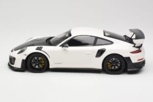 Porsche 911 991.2 GT2 RS Valge Mustade Velgedega Minichamps 1:18 155068310 Metall - pilt 3/6