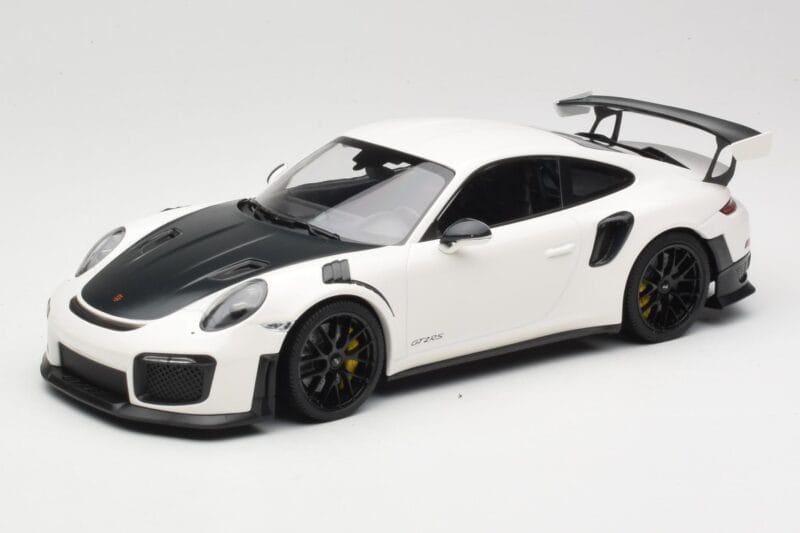 Porsche 911 991.2 GT2 RS Valge Mustade Velgedega Minichamps 1:18 155068310 Metall