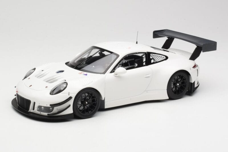 Porsche 911 991.2 GT3 R Valge Mustade Velgedega Minichamps 1:18 155186900 Metall