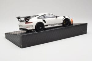 Porsche 911 991.2 GT3 RS Manthey Racing Valge & Sinine & Oranž Minichamps 1:18 MR-911-GT3RS-1805 Metall - pilt 3/6