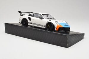 Porsche 911 991.2 GT3 RS Manthey Racing Valge & Sinine & Oranž Minichamps 1:18 MR-911-GT3RS-1805 Metall - pilt 4/6