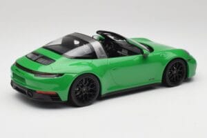 Porsche 911 991.2 Targa 4 GTS British Racing Roheline Minichamps 1:18 155061065 Metall - pilt 2/6