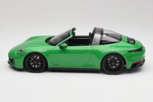 Porsche 911 991.2 Targa 4 GTS British Racing Roheline Minichamps 1:18 155061065 Metall - pilt 3/6