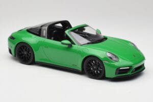 Porsche 911 991.2 Targa 4 GTS British Racing Roheline Minichamps 1:18 155061065 Metall - pilt 4/6