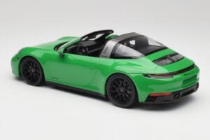 Porsche 911 991.2 Targa 4 GTS British Racing Roheline Minichamps 1:18 155061065 Metall - pilt 5/6