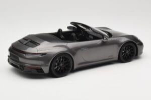 Porsche 911 992 Carrera 4 GTS Kabriolett Grey Metallic Minichamps 1:18 155063031 Metall - pilt 2/6