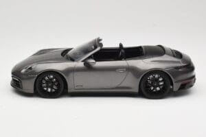 Porsche 911 992 Carrera 4 GTS Kabriolett Grey Metallic Minichamps 1:18 155063031 Metall - pilt 3/6