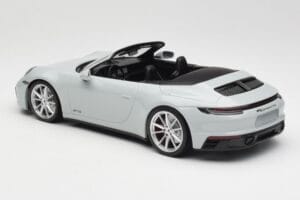 Porsche 911 992 Carrera 4 GTS Kabriolett Hall Minichamps 1:18 155063034 Metall - pilt 4/6