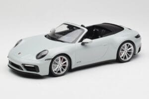 Porsche 911 992 Carrera 4 GTS Kabriolett Hall Minichamps 1:18 155063034 Metall