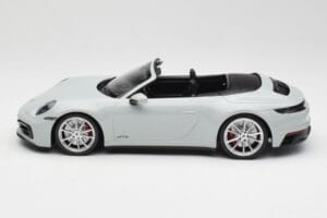 Porsche 911 992 Carrera 4 GTS Kabriolett Hall Minichamps 1:18 155063034 Metall - pilt 5/6