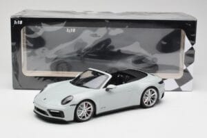Porsche 911 992 Carrera 4 GTS Kabriolett Hall Minichamps 1:18 155063034 Metall - pilt 6/6